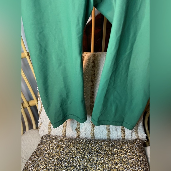 Old Navy Green NWT High Rise Capri Leggings Size small - Picture 4 of 8